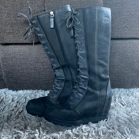 Sorel Leather Wedged Boots* will size when home from college ** - Picture 2 of 3